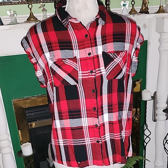 Tops - Red and Black Plaid Sleeveless Shirt Button Down Front Closure